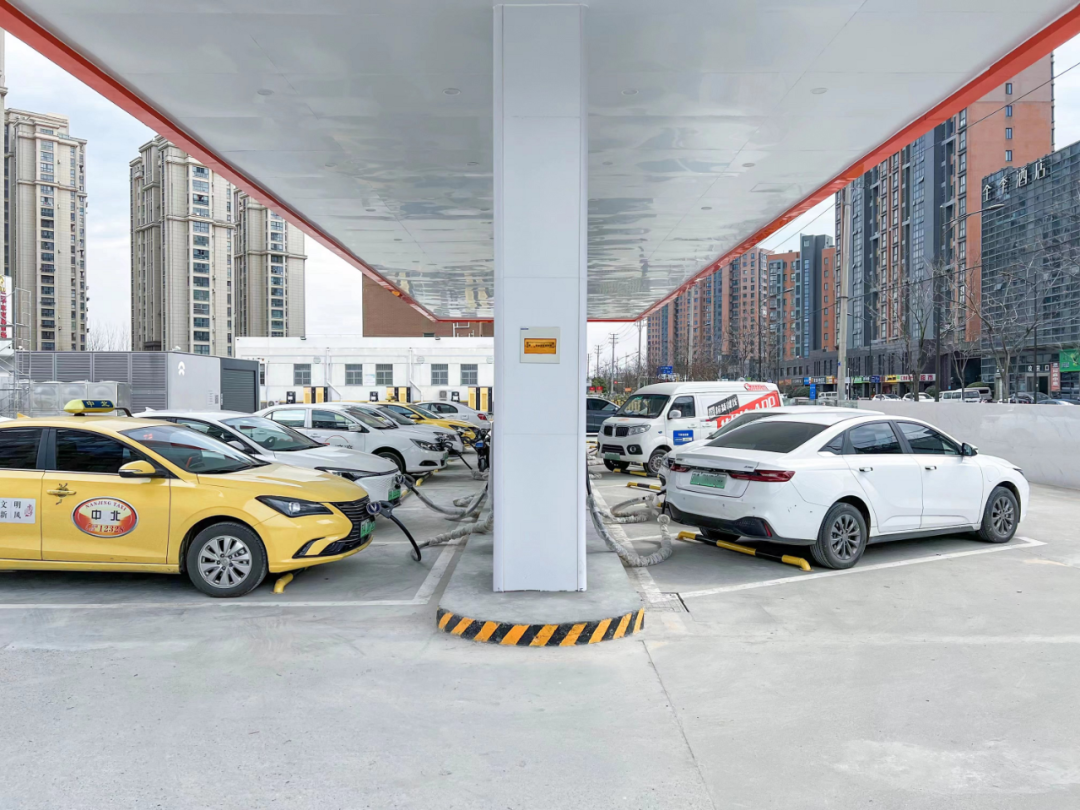 南京公用能網(wǎng)公司“柚子充”龍城路充換電示范站正式投運2.png